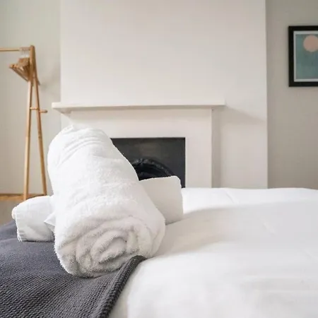 Spacious 3 Bedroom House Feriehus