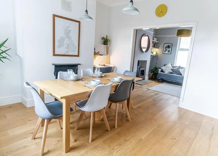 Spacious 3 Bedroom House * York