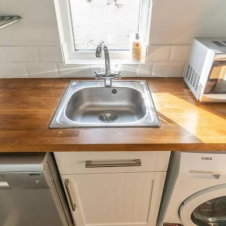 Spacious 3 Bedroom House בית נופש *