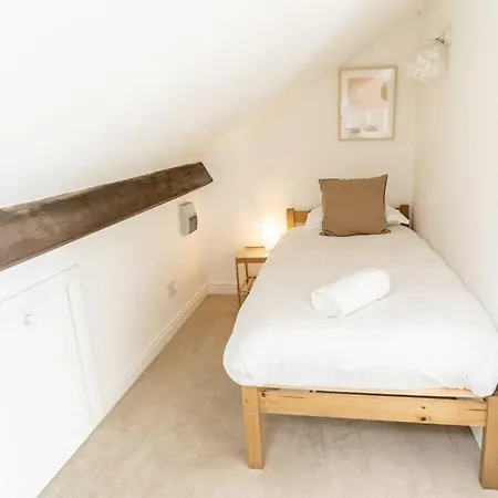 Spacious 3 Bedroom House Tatil Evi York