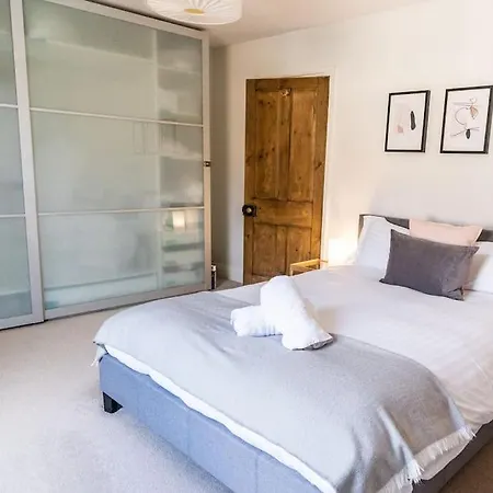 Spacious 3 Bedroom House * York