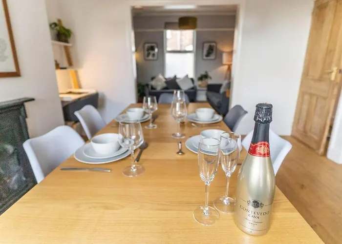 Spacious 3 Bedroom House *