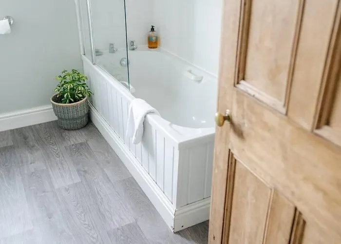 Spacious 3 Bedroom House بيت للعطل يورك