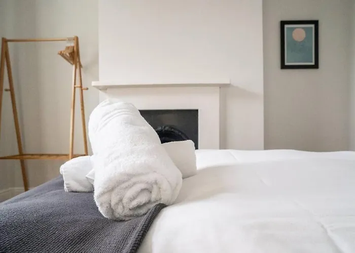 Spacious 3 Bedroom House بيت للعطل