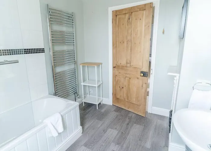 Spacious 3 Bedroom House يورك