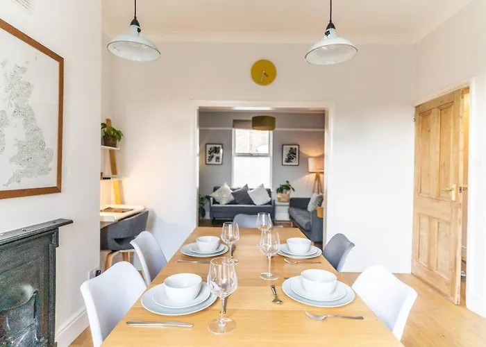 Spacious 3 Bedroom House بيت للعطل يورك